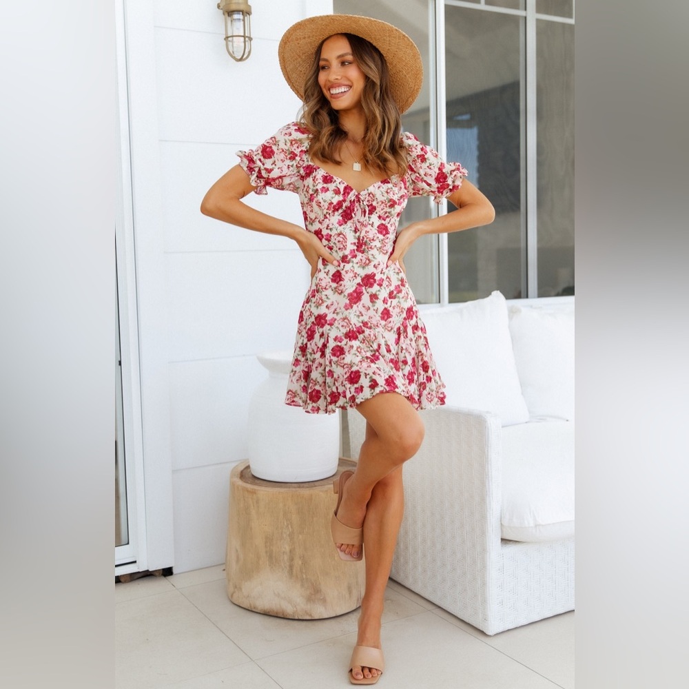FAVORITE BUNCH DRESS PINK

Still in good condition 

Size US 6
